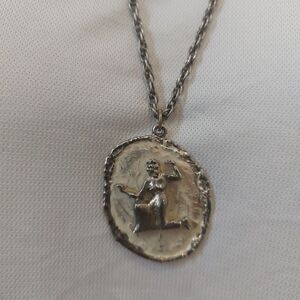 Vtg 80s ART Arthur Pepper Freeform Figural Relief Pendant Silver Tone Necklace